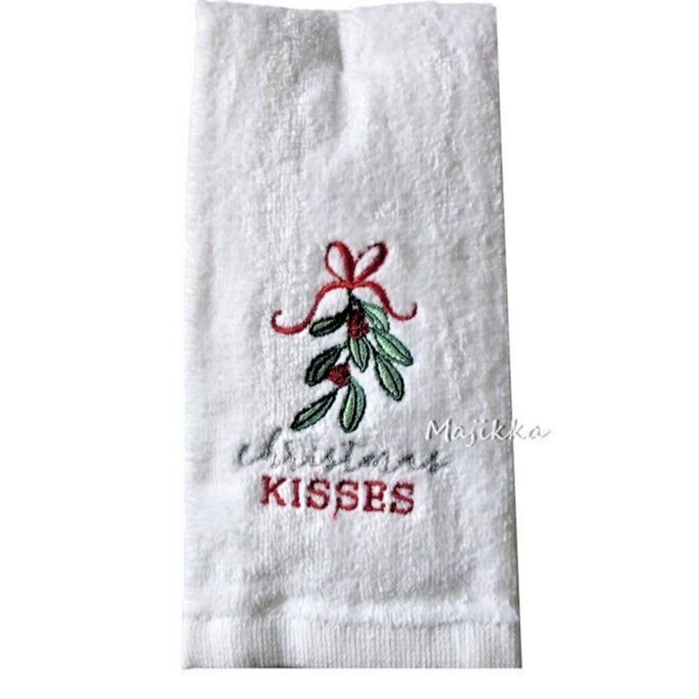 Christmas Kisses Fingertip Towels Embroidered Mistletoe Holiday White Set of 2